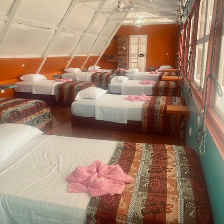 ליווינגסטון Hotel La Casa Rosada מראה חיצוני תמונה